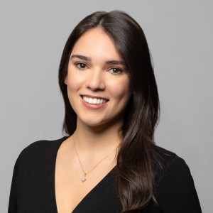 Andressa Tsaparlis Headshot